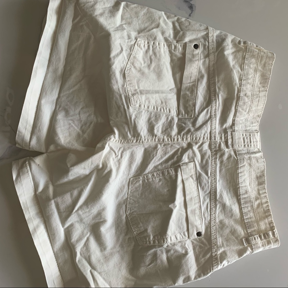 White shorts - Picture 4 of 4